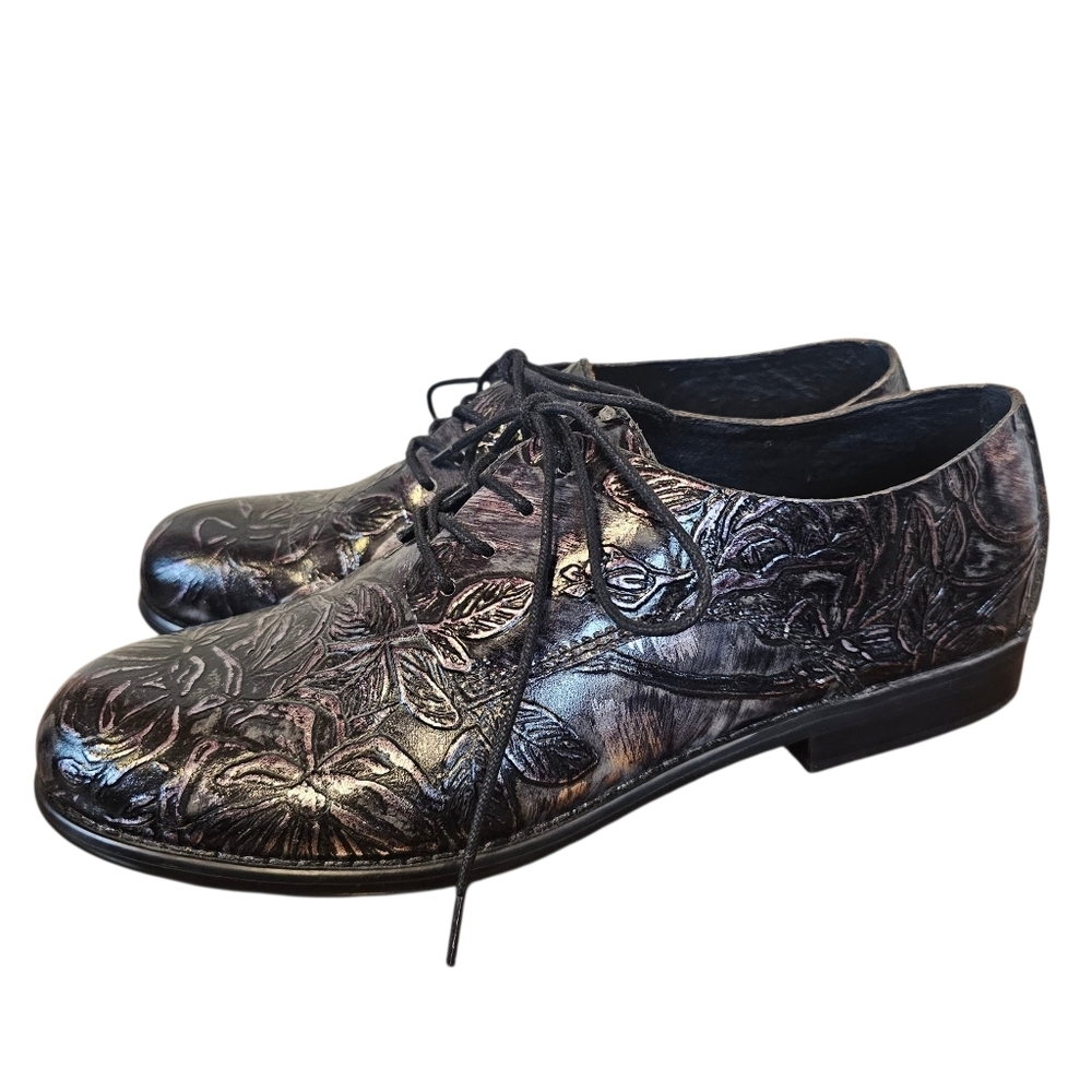 Patricia Nash Silvio Floral Embossed Pattern Lace Up Oxford Leather Shoe